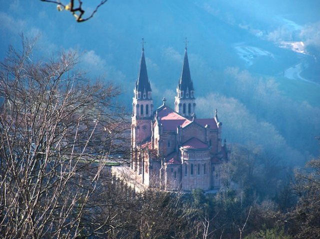 PICOS DE EUROPA | Basílica de Covadonga